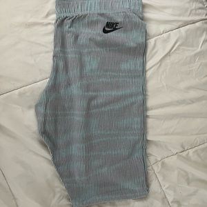 Womens Nike Dri-fit leggings, perfect for workouts! Excellent used condition!